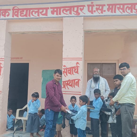 Daang Vikas Sansthan Distributes Study Kits to Poor Students in Kasara