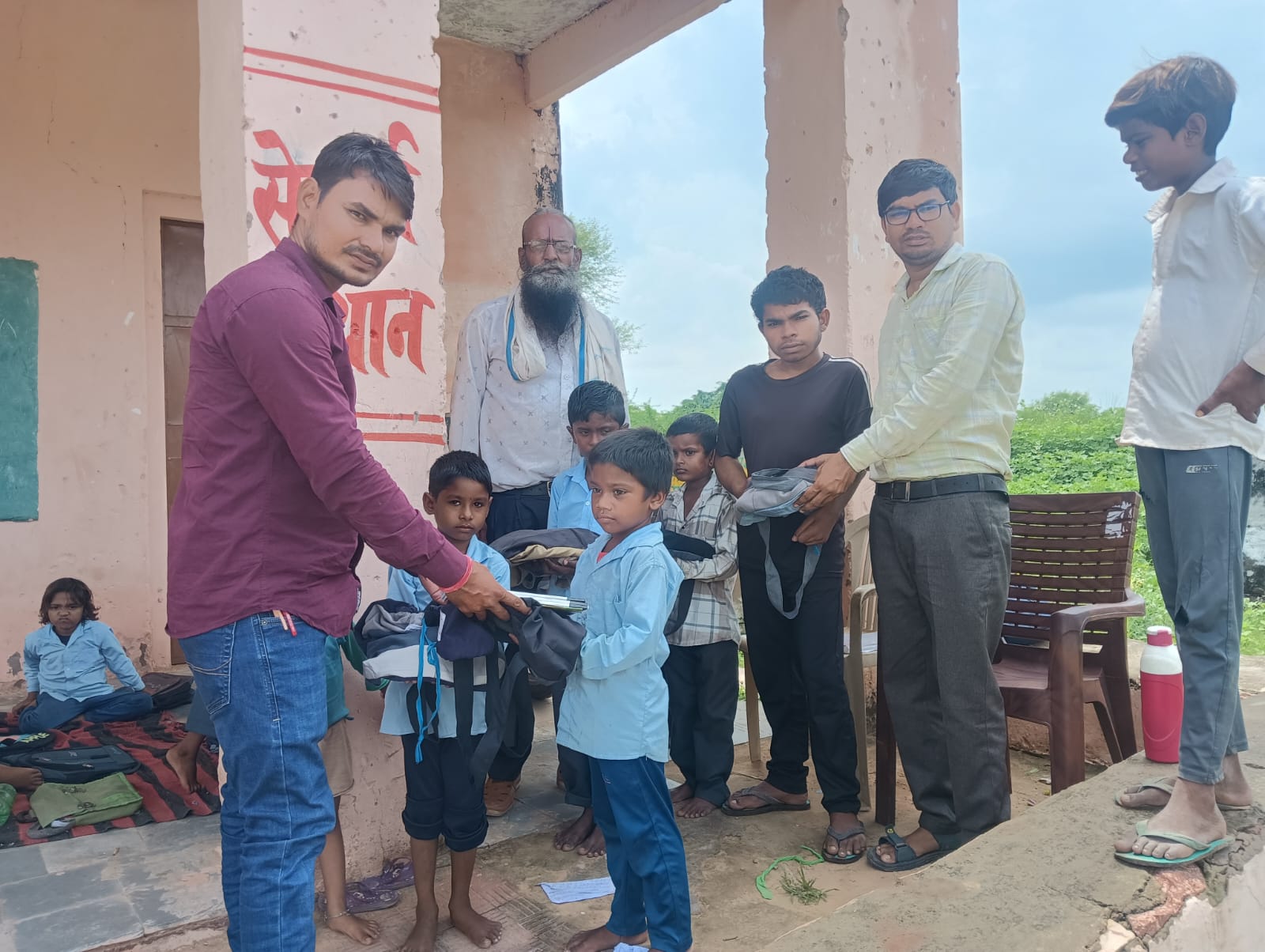 Daang Vikas Sansthan Distributes Study Kits to Poor Students
