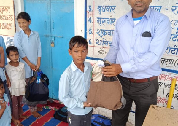 Daang Vikas Sansthan Provides 20 Study Kits to Students in Madanpur, Siloti, and Naraina