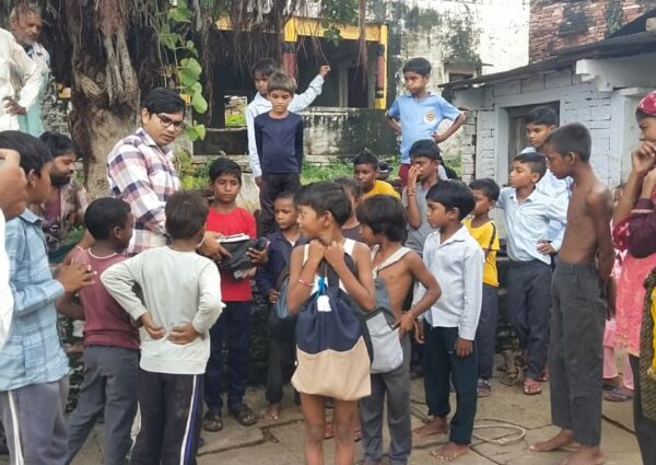 Daang Vikas Sansthan Spreads Awareness on Education and Health Benefits in Ledaur